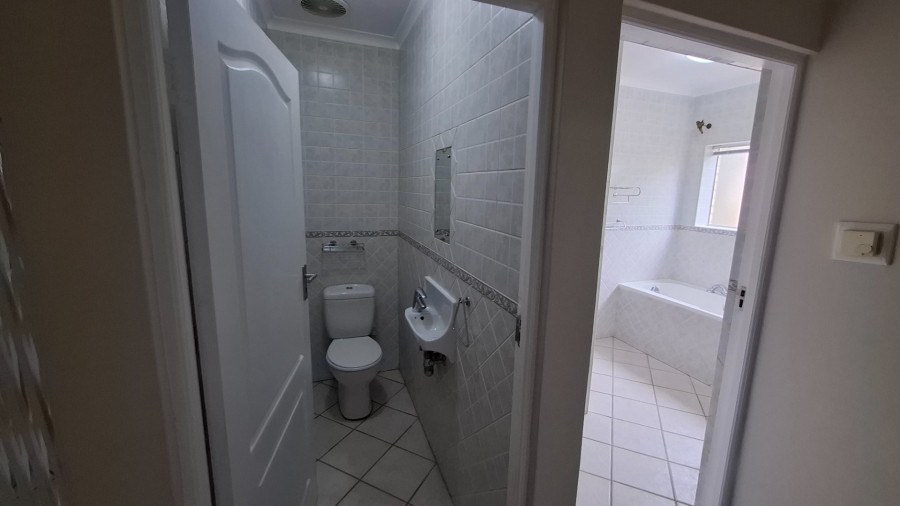 4 Bedroom Property for Sale in Menkenkop Western Cape